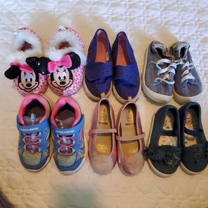 Bundle of Toddler sneakers/slides/slippers 6 pairs